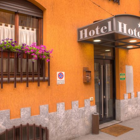 Hotel Ares Milano Exteriör bild