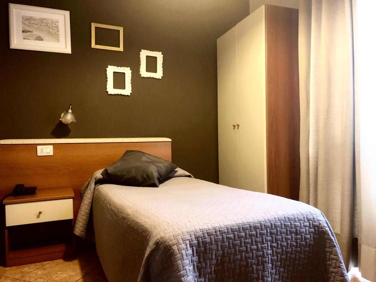 Hotel Ares Milano Exteriör bild